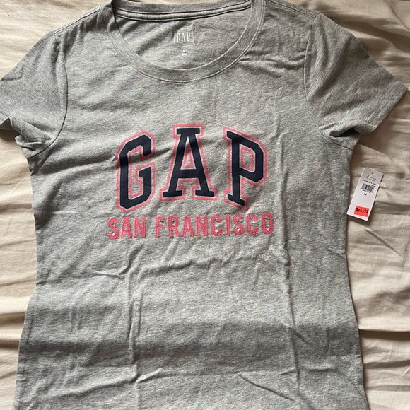 NWT Gap tshirt womens medium - Picture 1 of 1